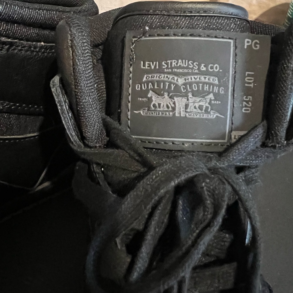 Levi’s men’s high top sneakers/ Black /size 10